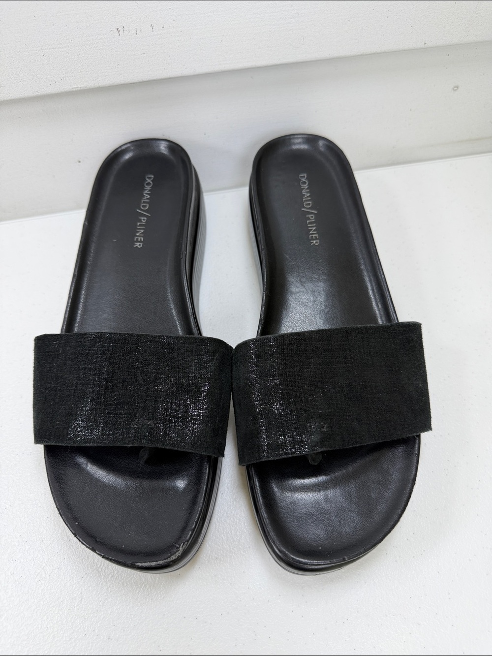 Donald J. Pliner Classic Fiji Decadent Black Wide Strap Slide Thong Sandals 9M